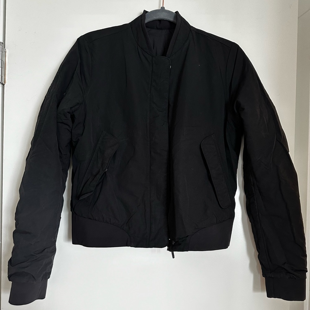 Lululemon reversible black bomber sz.6